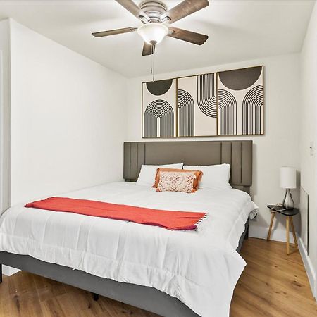 Modern Studio Apartment Near Merrimack Park ฮันต์สวิลล์ ภายนอก รูปภาพ